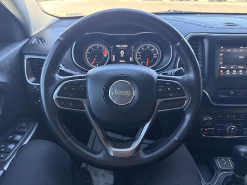 Used 2019 Jeep Cherokee Latitude Plus w/ Comfort/Convenience Group image 7