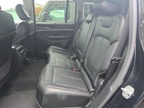 Used 2023 Jeep Grand Cherokee Limited w/ Luxury Tech Group II image 8