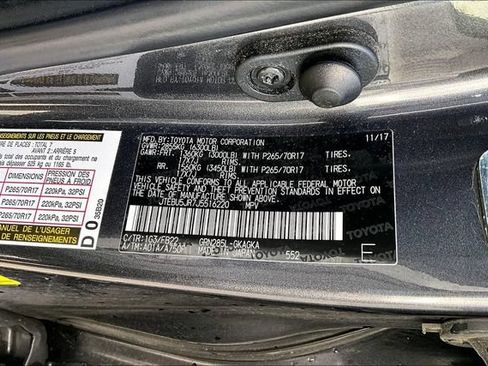Used 2018 Toyota 4Runner SR5 AWD/4WD image 18