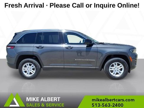 Used 2023 Jeep Grand Cherokee Laredo AWD/4WD image 8