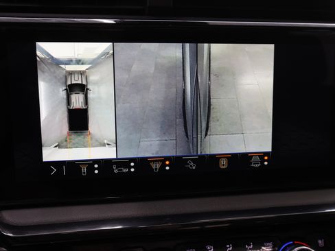 Used 2025 GMC Sierra 2500 AT4 w/ AT4 Premium Plus Package AWD/4WD image 21