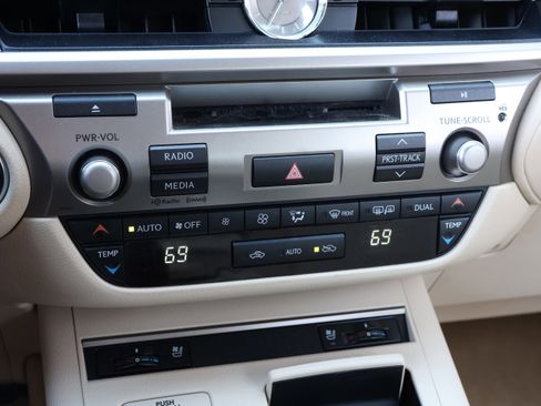 Used 2014 Lexus ES 350 image 27