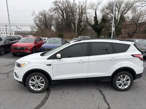 Used 2018 Ford Escape SE w/ SE Sync 3 Package image 4