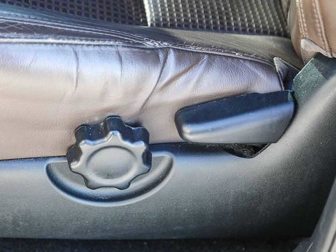 Used 2017 Toyota Tacoma Limited image 19