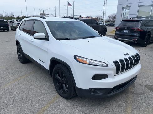 Used 2016 Jeep Cherokee Latitude w/ Comfort/Convenience Group AWD/4WD image 1