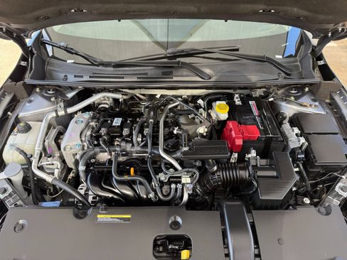 Used 2025 Nissan Sentra SV FWD image 32