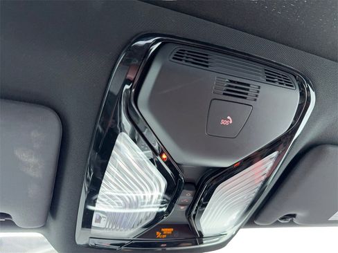 Used 2022 BMW 230i Coupe w/ M Sport Package image 32