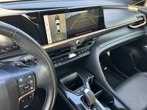 Used 2025 Toyota Crown Platinum image 20