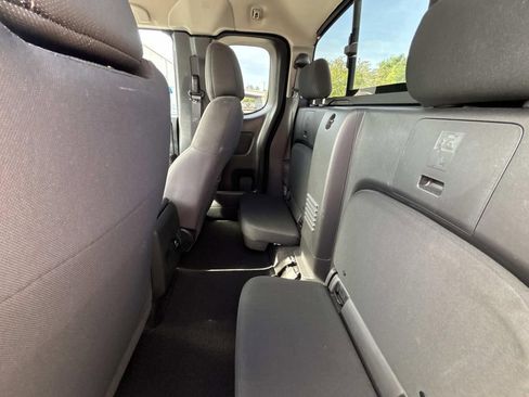 Used 2024 Nissan Frontier SV w/ SV Convenience Package RWD image 11