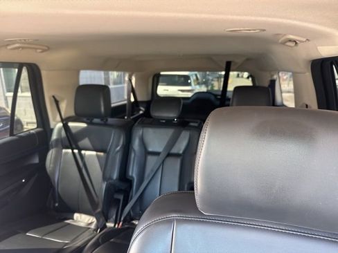 Used 2022 Ford Expedition Max XLT image 9