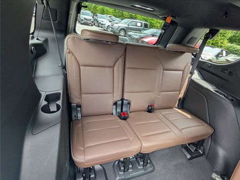 Used 2023 Chevrolet Tahoe High Country w/ Advanced Technology Package AWD/4WD image 15