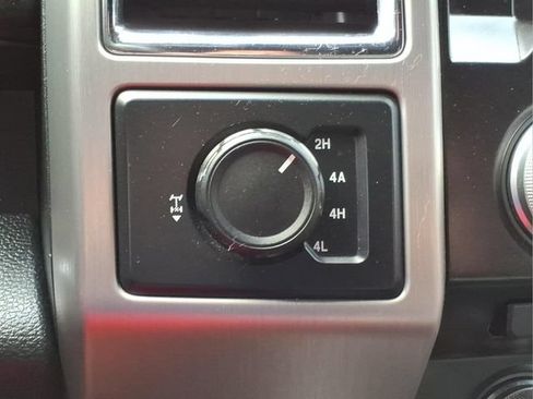 Used 2015 Ford F150 Platinum w/ Equipment Group 701A Luxury AWD/4WD image 19