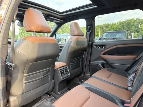 Certified 2026 Subaru Forester Touring AWD/4WD image 12