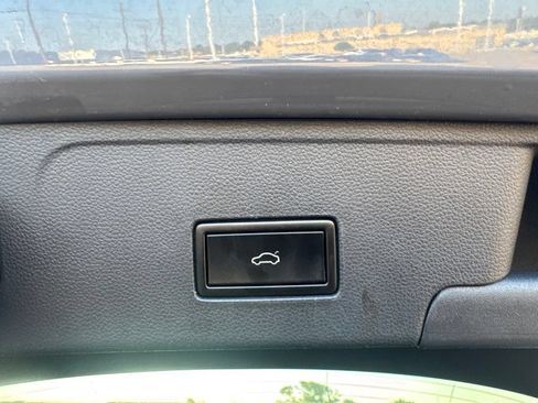 Used 2020 Volkswagen Atlas Cross Sport SE w/ Panoramic Sunroof Package FWD image 33
