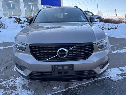 Used 2022 Volvo XC40 T5 R-Design w/ Climate Package image 3
