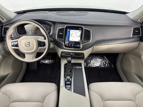Used 2020 Volvo XC90 T6 Momentum image 12
