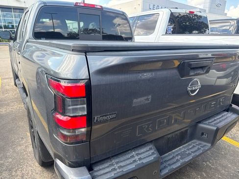 Used 2022 Nissan Frontier SV w/ Technology Package RWD image 4