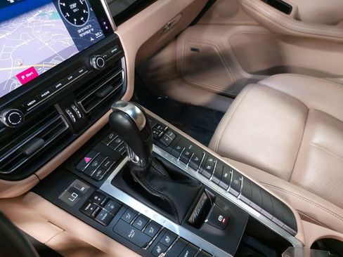 Certified 2019 Porsche Macan AWD/4WD image 27