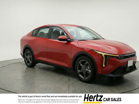 Used 2025 Kia K4 LXS FWD image 1