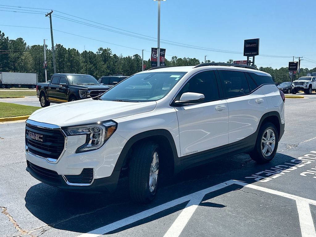 New 2024 GMC Terrain SLE w/ Driver Convenience Package FWD image 1
