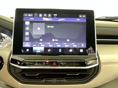 Used 2025 Jeep Compass Limited w/ Sun & Sound Group AWD/4WD image 14
