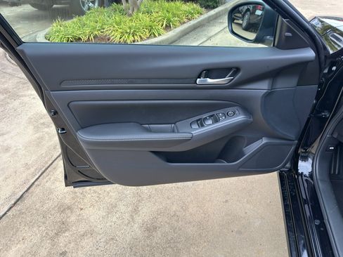 New 2025 Nissan Altima 2.5 SV image 10