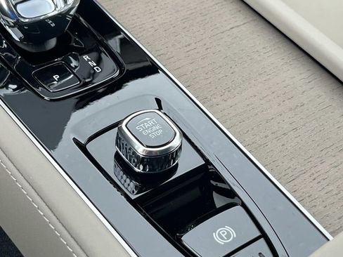 Certified 2026 Volvo XC90 B5 Plus AWD/4WD image 37