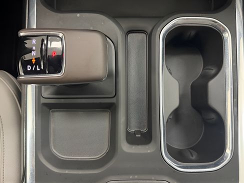 Used 2025 Chevrolet Silverado 1500 LTZ AWD/4WD image 16