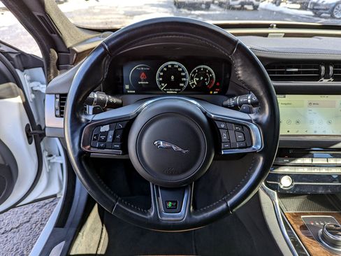 Used 2017 Jaguar XF R-Sport image 15