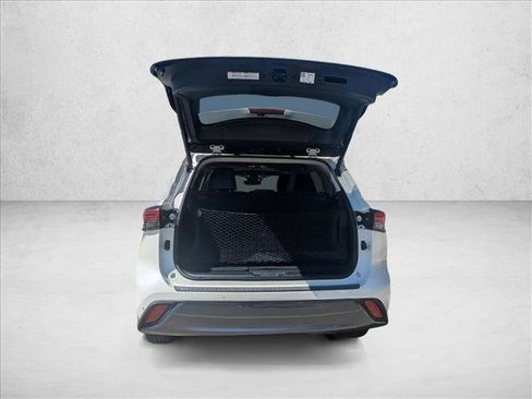 Used 2021 Toyota Highlander Limited image 7
