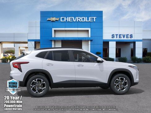 New 2026 Chevrolet Trax LT w/ Driver Confidence Package FWD image 5