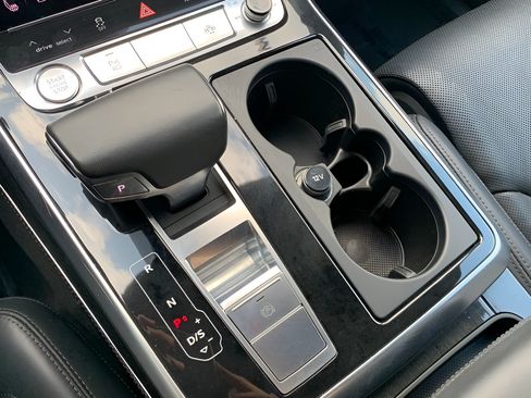 Used 2019 Audi Q8 Prestige w/ Luxury Package AWD/4WD image 45