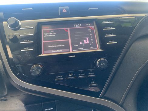 Used 2020 Toyota Camry SE w/ Carpet Mat Package image 15