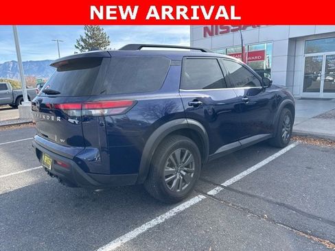 Used 2022 Nissan Pathfinder SV w/ SV Premium Package image 5