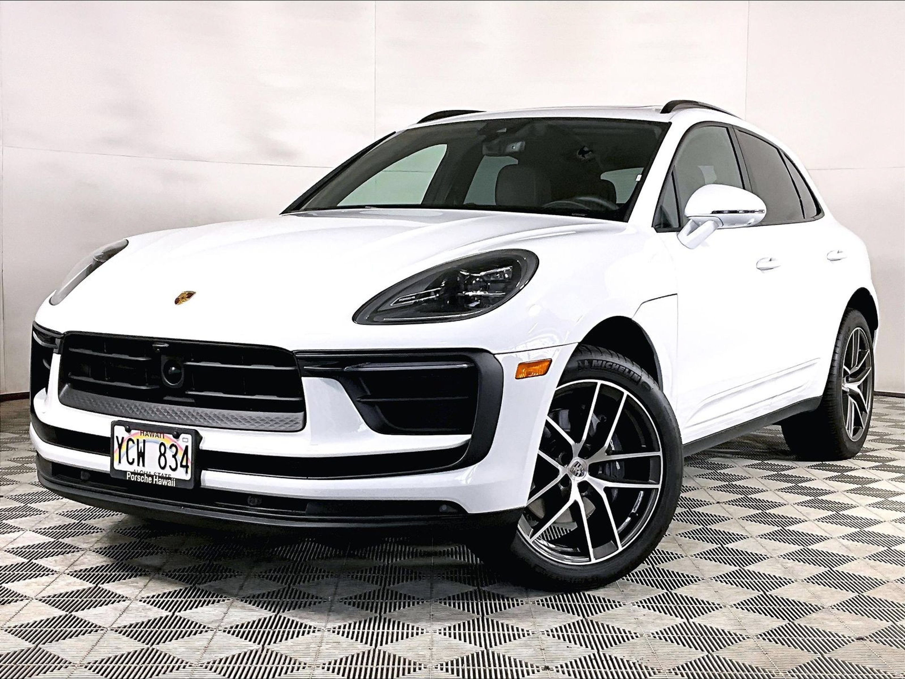 Used 2026 Porsche Macan AWD/4WD image 1