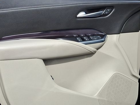 Used 2023 Cadillac XT4 Luxury w/ Cold Weather Package image 13