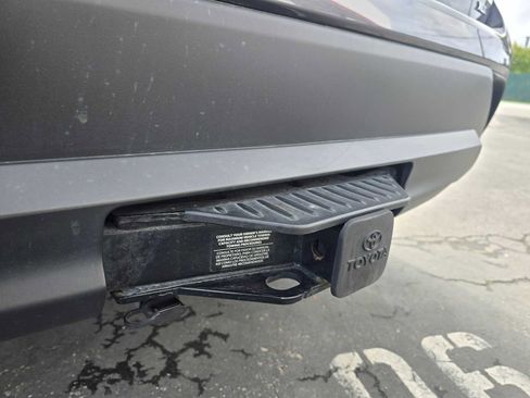 Used 2022 Toyota Highlander XLE image 18