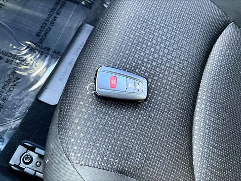 Used 2019 Toyota Prius LE w/ Carpet Mat Package image 13