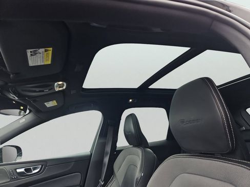 Used 2020 Volvo XC60 T6 R-Design w/ Protection Package Premier AWD/4WD image 15