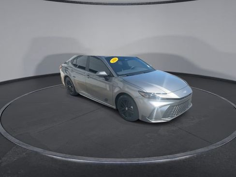 Used 2026 Toyota Camry SE image 3