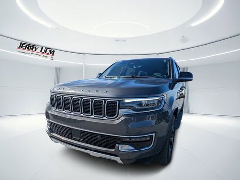 Used 2024 Jeep Wagoneer L Series III w/ Flexible Seating Group image 6