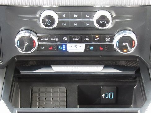 Used 2024 Ford F450 Platinum w/ FX4 Off-Road Package image 34