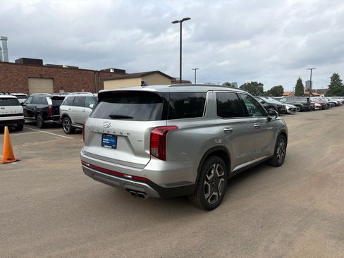 Used 2024 Hyundai Palisade SEL w/ Premium Package AWD/4WD image 2