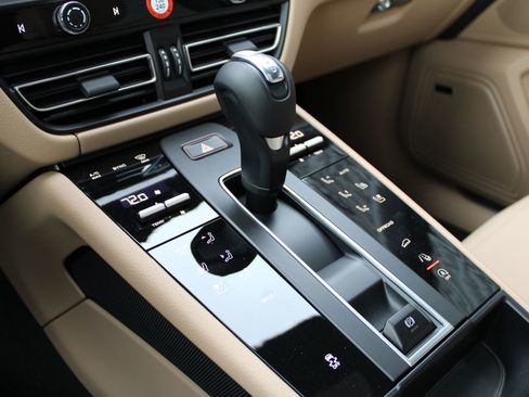 New 2026 Porsche Macan image 20