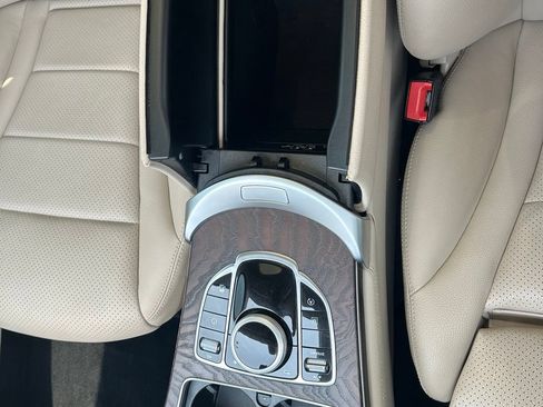 Used 2019 Mercedes-Benz GLC 300 4MATIC image 20