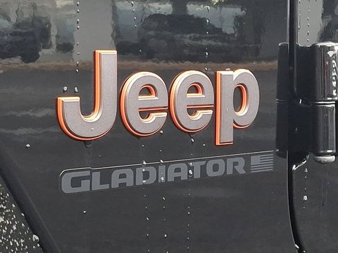 Certified 2023 Jeep Gladiator Mojave w/ Cold Weather Group image 28