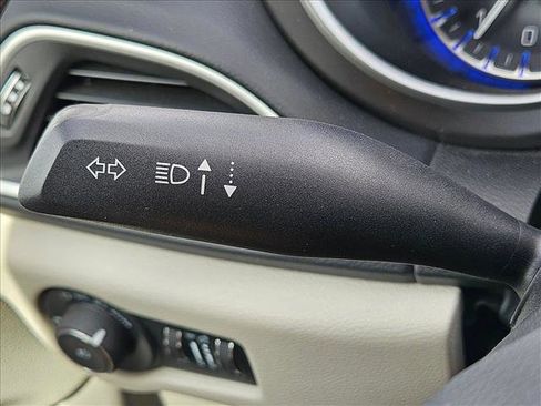 Used 2023 Chrysler Pacifica Touring-L FWD image 14