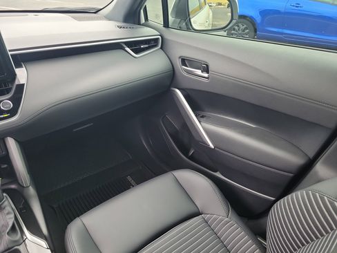 Used 2024 Toyota Corolla Cross AWD Hybrid w/ Convenience Package image 18