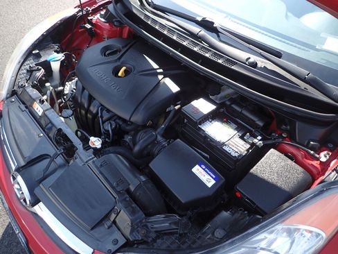 Used 2013 Hyundai Elantra GLS image 19