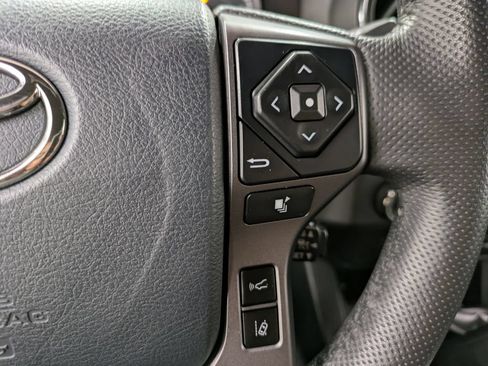 Used 2020 Toyota Tacoma TRD Sport AWD/4WD image 18
